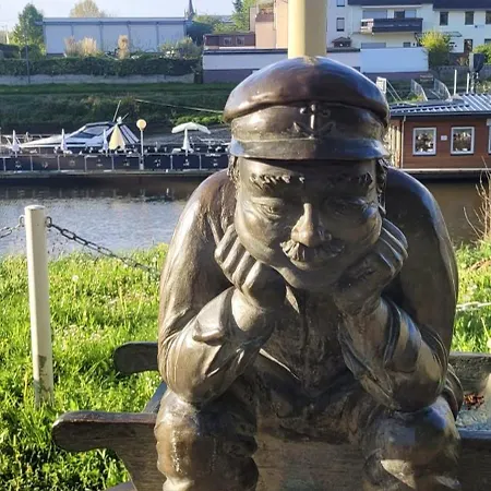 Lahnmuendung Mit Kostenlosem Parkplatz *